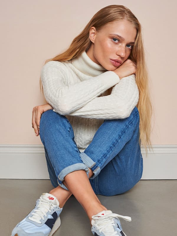 Boyfriend jeans and sweatshirt best sale